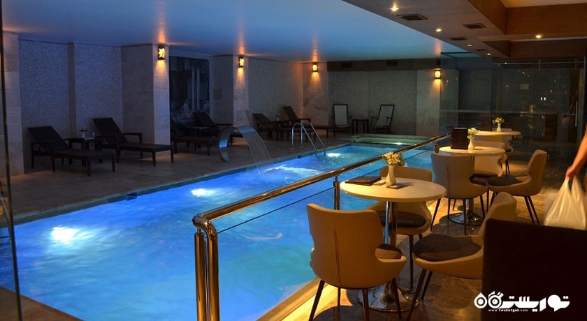 نمای استخر سرپوشیده هتل